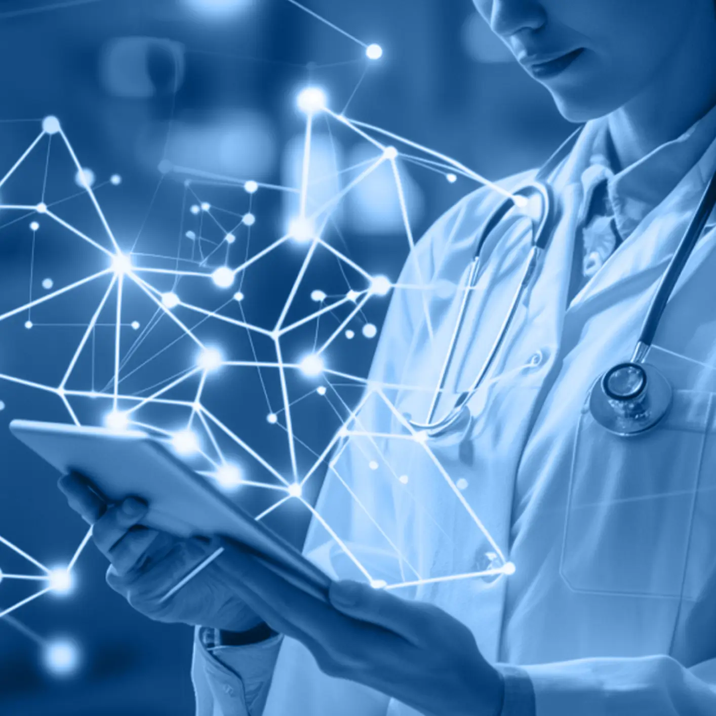 O doctoriță folosește aplicația Evolvo